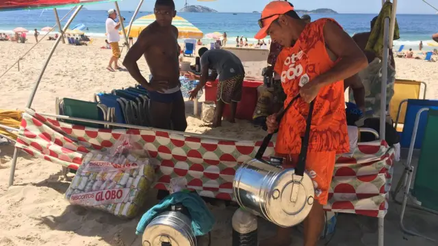 Fabiano prepara os galões