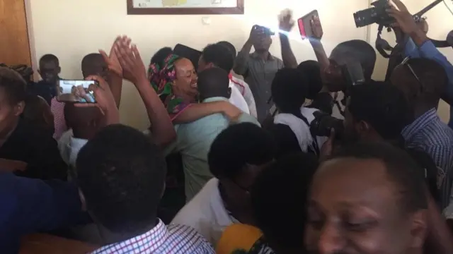 Sherehe mahakamani baada ya wawili hao kuachiliwa