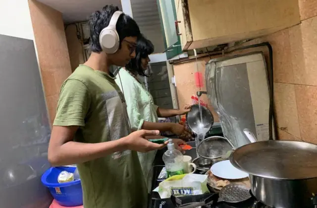 Pekerjaan rumah, covid-19, pandemi, India, anak-anak Subarna Ghosh