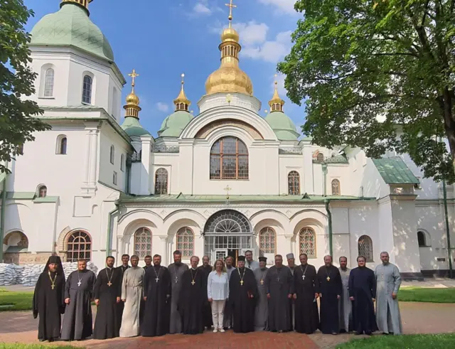 церква
