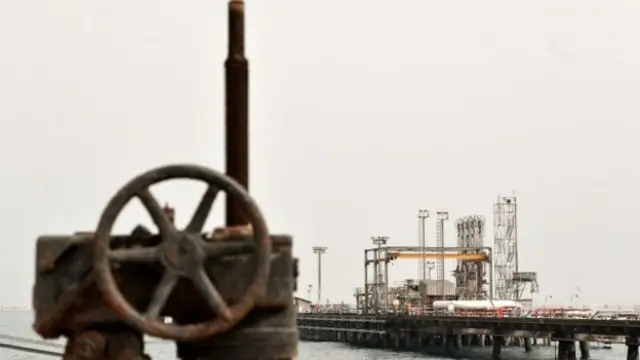 ایران نگران کاهش چشمگیر عواید نفت صادراتی اش با شروع تحریم های آمریکاست