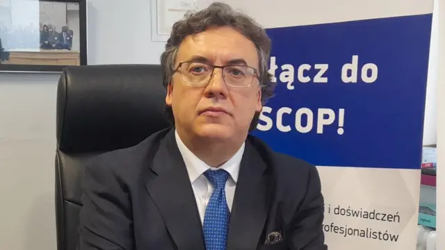 குண்டுவெடிப்பில் பார்வையை இழந்த தாயும் இரட்டைக் குழந்தைகளும் மீண்டு வந்தது எப்படி?