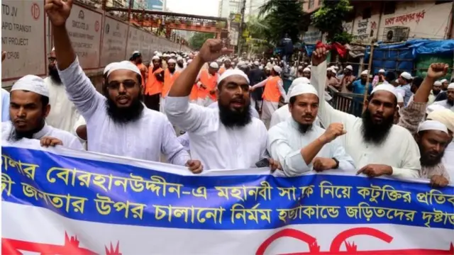 ফেসবুকে ইসলামের অবমাননার অভিযোগ এনে বিক্ষোভের সময় ভোলায় চারজন নিহত হয়েছে।