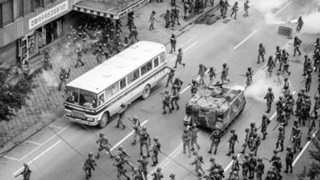 光州事件民眾與軍方衝突