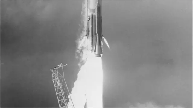 લેરી હોલે જે બંકરને નવું સ્વરૂપ આપ્યું છે તેનું નિર્માણ વાસ્તવમાં ઍટલાસ અણુ મિસાઇલના લૉન્ચિંગ માટે કરવામાં આવ્યું હતું.