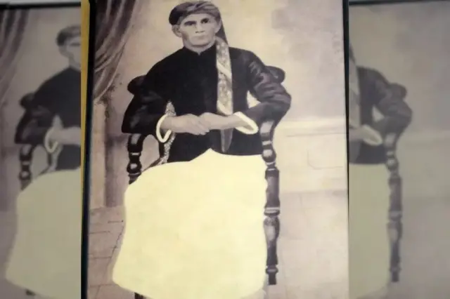 في عام 1883 ، طلب براون من مامبالي بابو صنع كعكة عيد الميلاد لأول مرة