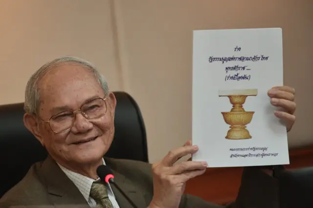 รัฐธรรมนูญ, ราชอาณาจักรไทย, ประชามติ, ผู้สำเร็จราชการ, หมวดพระมหากษัตริย์, มีชัย ฤชุพันธ์