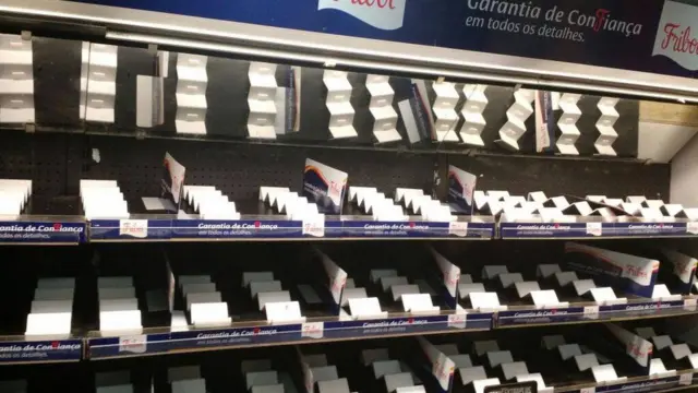 Geladeira de carnes de mercado esvazia após moradores temerem desabastecimento