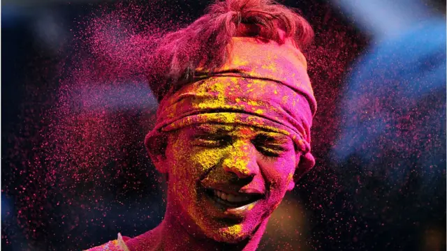Індуїстський фестиваль Холі чи "Фестиваль королів" символізує початок весни.