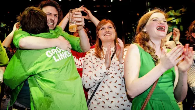 YeşilSol üyeleri seçim zaferlerini böyle kutlamıştı