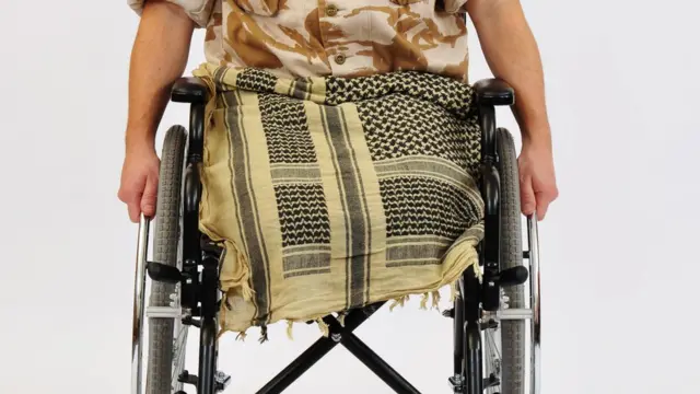 Військовий у візку