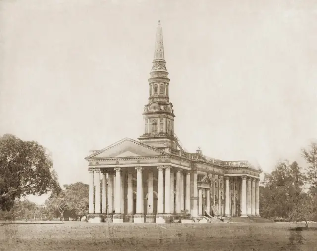 1865இல் சென்னையிலுள்ள செயின்ட் ஜார்ஜ் கதீட்ரல் கட்டடத்தின் தோற்றம்.