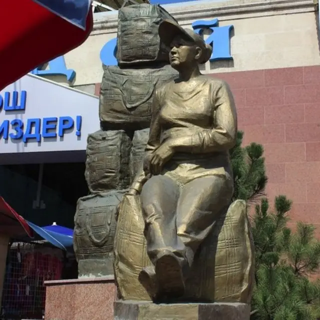 "Дордой" базарындагы айкел