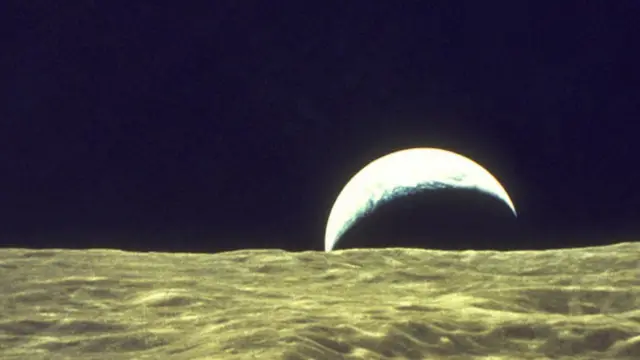 চাঁদের বুক থেকে দেখা যাচ্ছে পৃথিবী