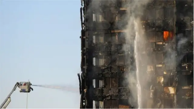 লন্ডনে এটি ভয়াবহ একটি অগ্নিকান্ডের ঘটনা