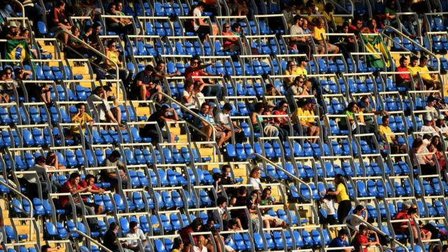 Assentos vazios durante competição da Rio 2016 no Estádio Olímpico