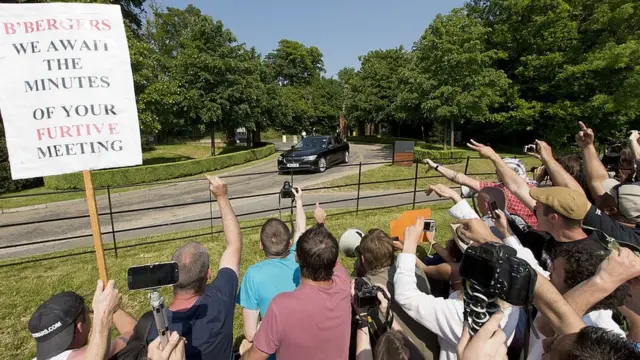 Manifestantes anti-Bilderberg