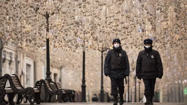 В Москве был введен строгий карантин, а рестораны и пабы были закрыты