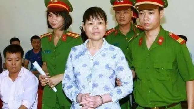 Cấn Thị Thêu, đất đai, dân chủ