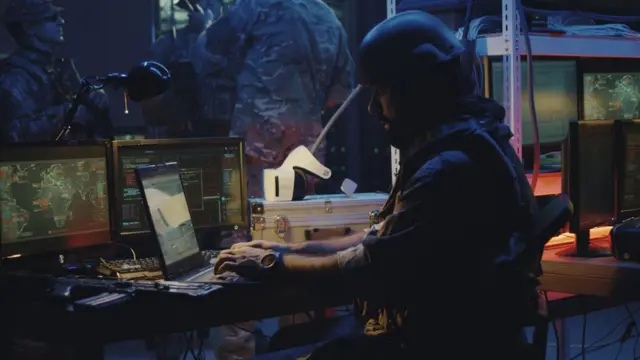 Солдат за компьютером