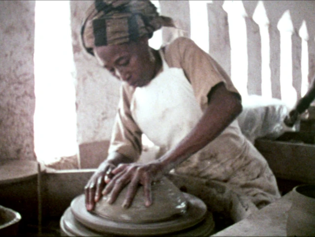 Ladi Kwali dey make pot