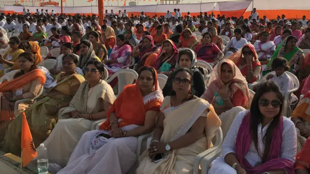 महिला स्वयंसेवक