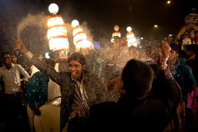 வெளிநாடுவாழ் இந்தியர்களை திருமணம் செய்து கொள்வோருக்கு சட்டப்பாதுகாப்பு இல்லையா?