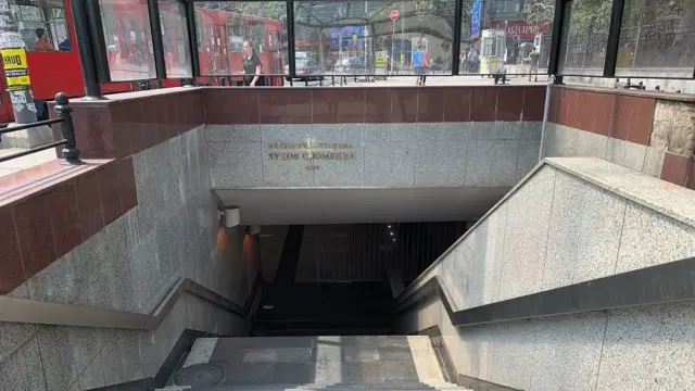 Na ulazu je napisana godina otvaranja 1995.