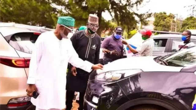 Akeredolu n fa ọkọ le awọ̀n asofin lọwọ