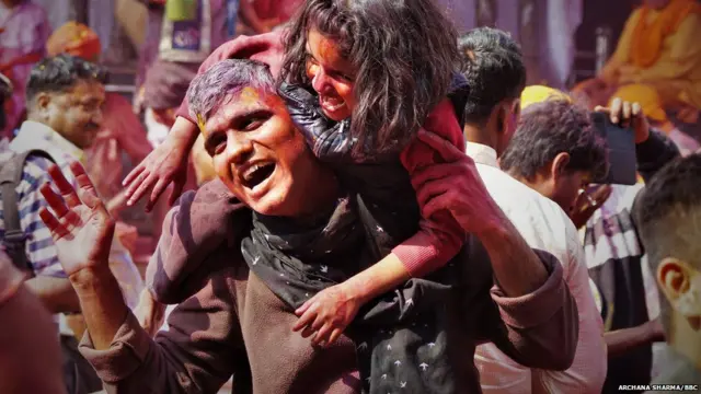 रंगों में लिपटे स्नेह की एक झलक