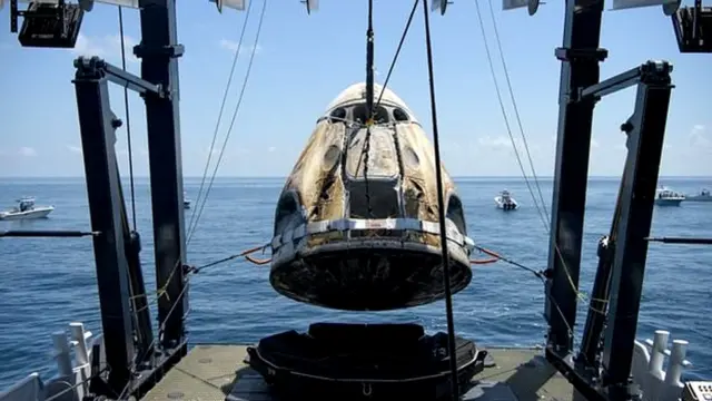 नासा का स्पेसएक्स ड्रैगन कैप्सूल