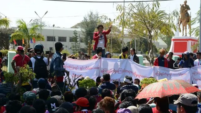 ကန့်ကွက်ဆန္ဒပြမှုတွေကြောင့်တရားစွဲဆိုခံ ထားရတဲ့ ကရင်နီလူငယ် ၅၀ ကျော်ရှိ