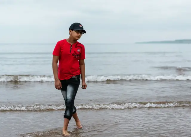 အသက်ကယ်လှေက သူ့ကိုတွေ့ခဲ့လို့ ဒုတိယအကြိမ် အသက်ရှင်ခွင့်ရတယ်လို့ ခံစားခဲ့ရတယ်လို့ ရာဗီက ပြောပါတယ်။