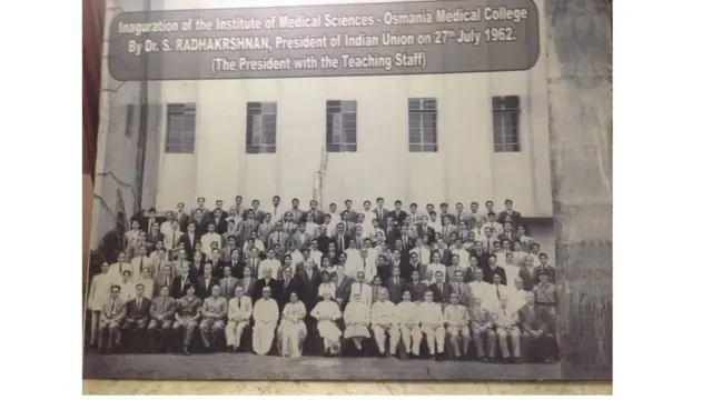 ఉస్మానియా సిబ్బందితో సర్వేపల్లి రాధాకృష్ణ