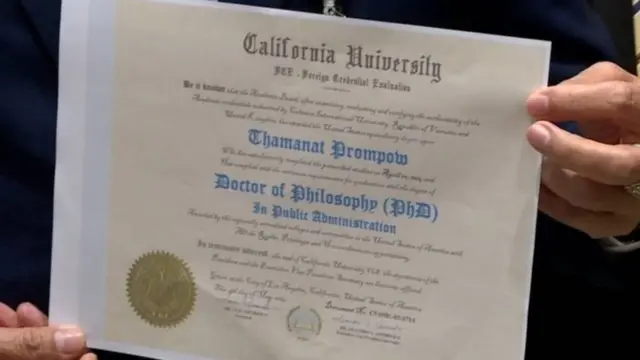 เอกสารรับรองปริญญาบัตรที่ ร.อ.ธรรมนัส นำมาโชว์สื่อเมื่อต้นเดือน ก.ย. 2562