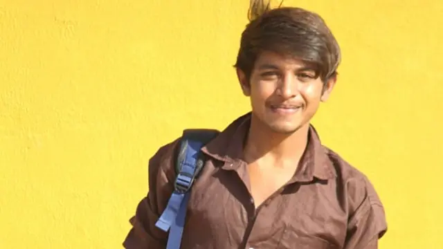 "દલિત થઈને દરબારની અટક રાખે છે, બટન ખુલ્લા રાખીને બાદશાહ થઈને ફરે છે. એમ કહીને એમણે મને લાફા ઝીંકી દીધા." - દલિત વિદ્યાર્થી ભરત જાદવ