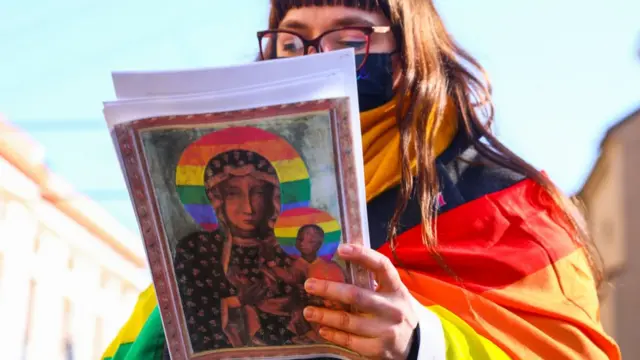 Aktivistlerin yargılanmasına neden olan Meryem Ana tasviri.