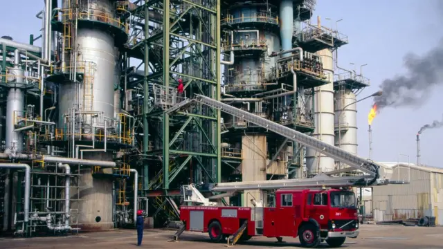 Une raffinerie de pétrole au Nigeria