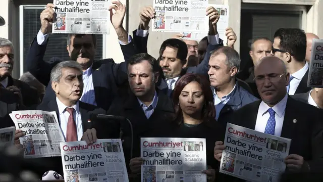 Cumhuriyet gazetesi önünde protesto