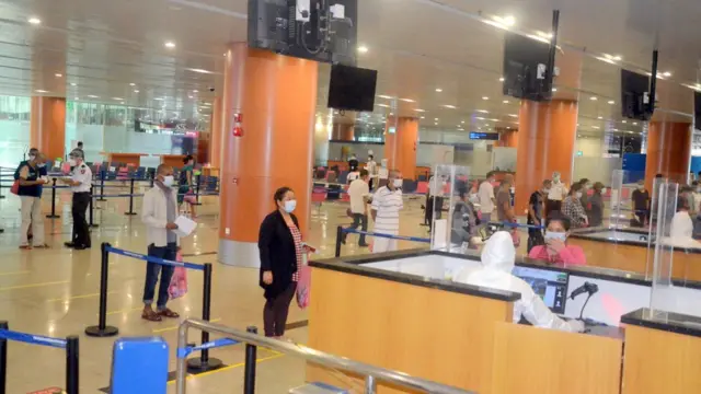 ရန်ကုန်လေဆိပ် မလေးရှားပြန်တွေကိုစစ်