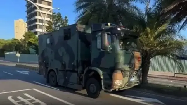 Тайвань Мудофаа вазирлиги Хитой машғулотларига жавобан қандай ҳарбий чоралар кўраётганини акс эттирувчи видеоларни чоп қилди.