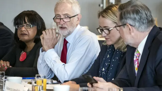 كوربن لا يريد قبول إجراء انتخابات مبكرة قبول أن يصبح تشريع منع الخروج بدون اتفاق قانونا