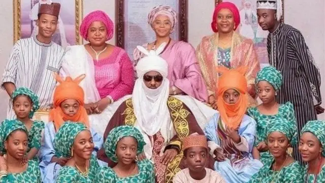 Le Lamido Sanusi en compagnie de ses épouses et enfants