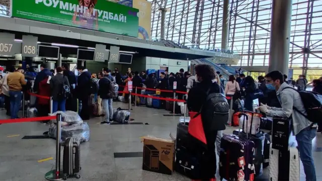 Аэропорт йўловчилари