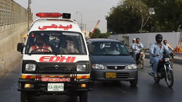 دغه بنسټ خپلې خدمتونه نورو هېوادونو ته هم وغځول، چې اوس شاوخوا ۱۵۰۰ امبولانسونه لري،