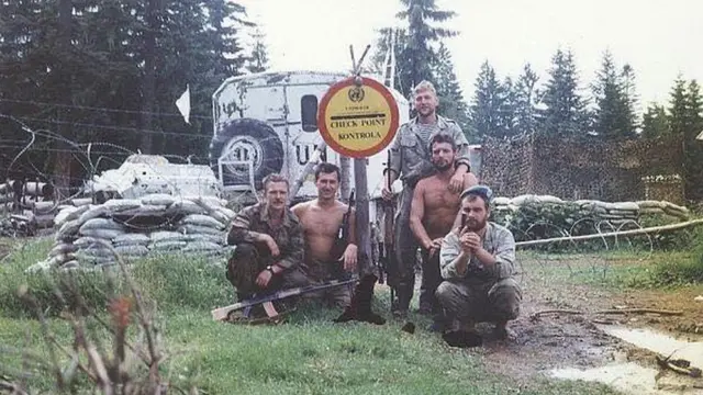 Украинские миротворцы на одном из чекпойнтой возле Жепы