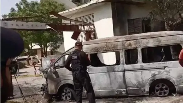 आत्मघाती हमले के बाद बस की हालत