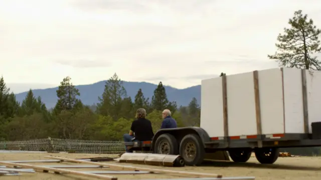 La granja de marihuana en el sur de Oregón donde el Proud Boy Rob trabaja