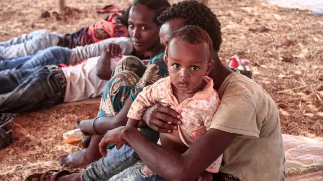 آلاف الأشخاص أجبروا على الفرار من منازلهم.