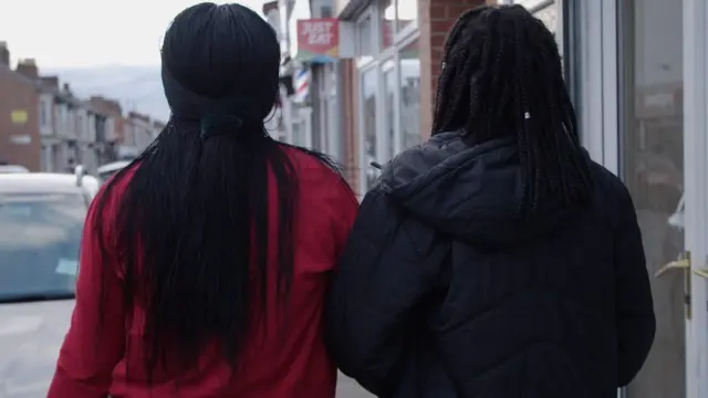 કિનાયા અને તેમનાં દીકરી